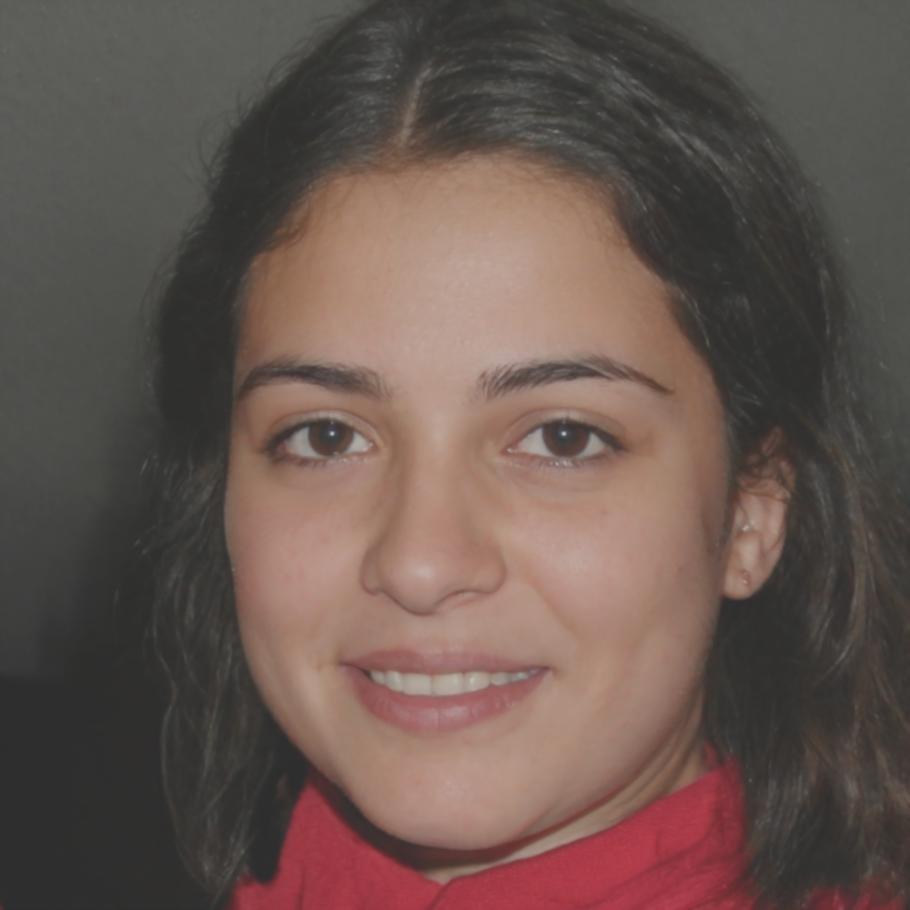 Elif Demir - Görsel Tasarım Uzmanı